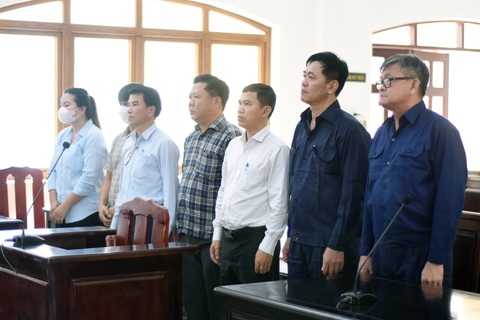 Các bị cáo trong vụ xà xẻo đất công ở Long Thành kêu oan - Ảnh 1. Các bị cáo trong vụ xà xẻo đất công tại phiên tòa phúc thẩm