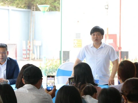 Bắt tạm giam 'Shark' Thủy- Ảnh 1. Shark Thủy trong buổi đối thoại trực tiếp với phụ huynh TP.HCM xung quanh vụ Apax Leaders hồi tháng 3 - Ảnh: TRỌNG NHÂN