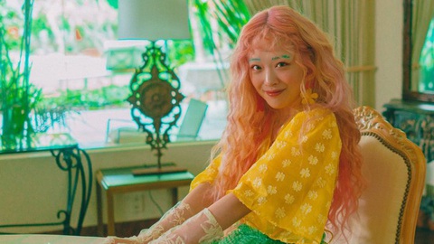 Sulli thừa nhận làm thần tượng Kpop là điều tồi tệ trong bộ phim cuối đời - Ảnh 4. Sulli luôn tự làm đau mình để cảm thấy kiểm soát mọi thứ - Ảnh: Soompi