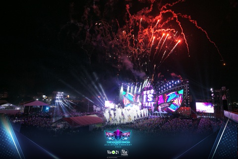 HOT: The Masked Singer Vietnam All-star Concert 2023 công bố line-up khủng với dàn nghệ sĩ hùng hậu - Ảnh 2. Với dàn âm thanh ánh sáng siêu khủng, thiết kế sân khấu với màn hình LED khổng lồ, cùng ban nhạc sống số 1 Việt Nam, The masked singer Vietnam All-star Concert 2023 khẳng định đẳng cấp đêm nhạc được mong chờ nhất năm.