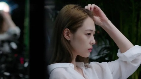 Sulli thừa nhận làm thần tượng Kpop là điều tồi tệ trong bộ phim cuối đời - Ảnh 1. Sulli xuất hiện đơn giản trong bộ phim tài liệu cuối đời - Ảnh: Soompi