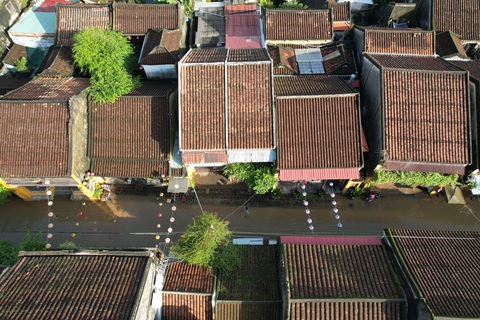 Phố cổ Hội An lạ mắt với bộ ảnh ngập lụt nhìn từ flycam- Ảnh 6. Phố đi bộ trong nước lụt