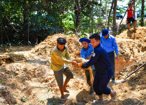 Kiên Giang tìm kiếm, quy tập được 2.105 hài cốt liệt sĩ ở đất bạn Campuchia - Ảnh 2. Hài cốt quân tình nguyện Việt Nam hy sinh trên đất bạn Campuchia được Đội K92 tìm kiếm - Ảnh: PHƯƠNG VŨ