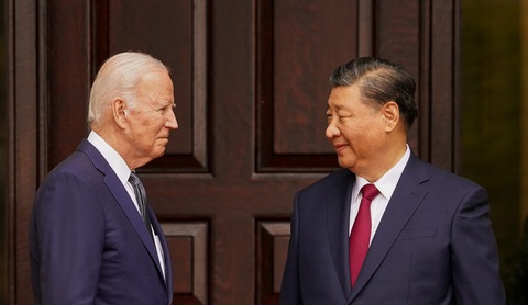Tổng thống Mỹ Joe Biden (trái) bắt tay Chủ tịch Trung Quốc Tập Cận Bình (phải) trước khi bắt đầu Thượng đỉnh Mỹ - Trung ngày 15-11 - Ảnh: REUTERS Tổng thống Mỹ Joe Biden (trái) và Chủ tịch Trung Quốc Tập Cận Bình (phải) trước khi bắt đầu Thượng đỉnh Mỹ - Trung ngày 15-11 - Ảnh: REUTERS