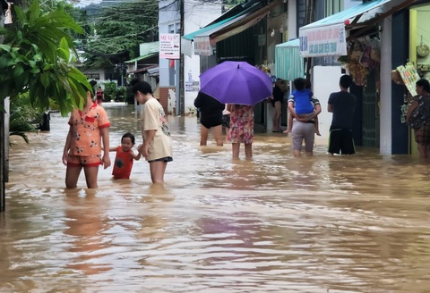 Cảnh ngập tại xã Vĩnh Trung, TP Nha Trang (Khánh Hòa) ngày 16-11-2023 - Ảnh: TRẦN HƯỚNG