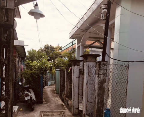 Người đàn ông dùng dao đâm chết nhân tình của cô ruột vì bị đuổi đánh - Ảnh 1. Hiện trường nơi xảy ra vụ án mạng - Ảnh: H.T.
