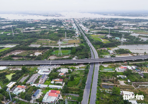 Đường dẫn cầu Cần Giờ đi sao, nhịp cầu chính ở đâu? - Ảnh 3. Điểm cuối dự án sẽ kết nối vào đường Rừng Sác tại điểm cách bến phà Bình Khánh khoảng 2,5km, gần với dự án cao tốc Bến Lức - Long Thành. TP.HCM ưu tiên hướng tuyến ít xáo trộn nhất - Ảnh: LÊ PHAN