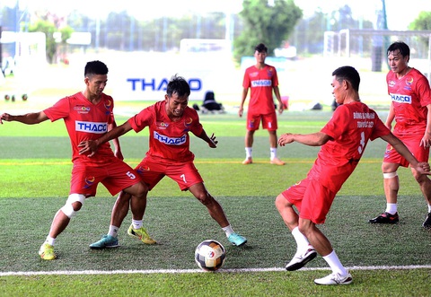 Khởi tranh Vòng chung kết Giải vô địch bóng đá công nhân toàn quốc 2023: Ngày hội đáng chờ đợi - Ảnh 3. Các đội bóng tập luyện chiều 16-11 để chuẩn bị cho các trận đấu ở VCK - Ảnh: QUANG ĐỊNH