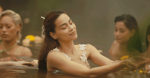 Hồ Ngọc Hà và các học trò The New Mentor trong MV - Ảnh: ĐPCC Hồ Ngọc Hà và các học trò The New Mentor trong MV - Ảnh: ĐPCC