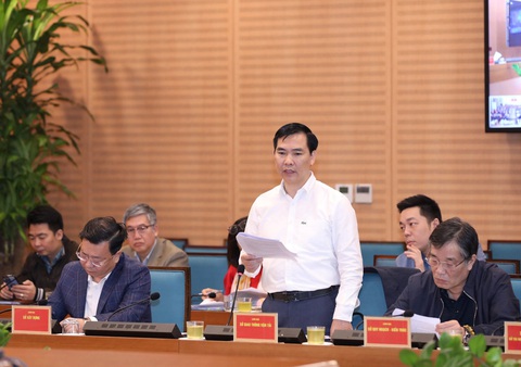 Hà Nội thiếu trầm trọng bãi đỗ xe công cộng, đáp ứng được khoảng 10% nhu cầu - Ảnh 3. Phó giám đốc Sở Giao thông vận tải Hà Nội Trần Hữu Bảo phát biểu - Ảnh: NGUYỄN HỢP