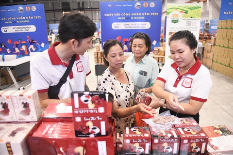 Khai mạc Hội chợ Ngày hội công nhân 2023 với 70 gian hàng giảm giá đặc biệt cho công nhân - Ảnh 1. Hội chợ Ngày hội công nhân 2023 khai mạc từ ngày 16-11 - Ảnh: QUANG ĐỊNH