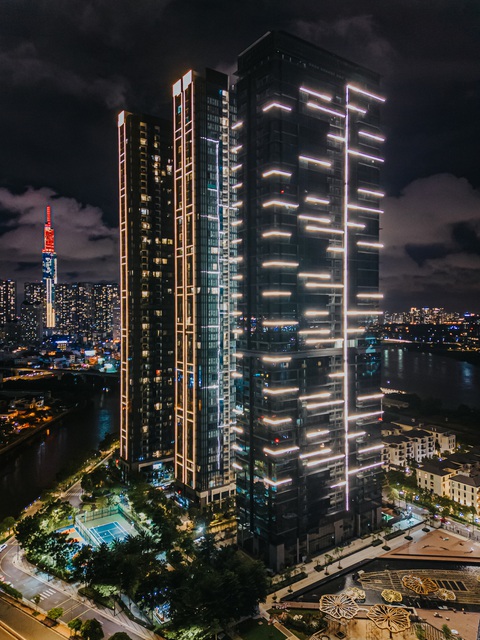 Masterise Homes khai trương khu căn hộ hàng hiệu Marriott Residences đầu tiên tại Việt Nam - Ảnh 2. Tòa Lake đã chính thức đi vào vận hành, nổi bật giữa trung tâm quận 1, ven sông Sài Gòn.