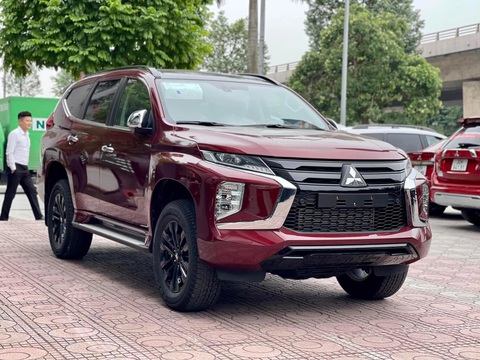 Mitsubishi Pajero Sport thêm bản mới tại Việt Nam: - Ảnh 1. Sự xuất hiện của Mitsubishi Pajero Sport Black Edition tại đại lý được kỳ vọng gia nhiệt cho thị trường - Ảnh: Đại lý Mitsubishi/Facebook