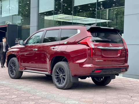 Mitsubishi Pajero Sport thêm bản mới tại Việt Nam: - Ảnh 4. Gói này gồm ga tự động thông minh, cảnh báo điểm mù, cảnh báo và giảm thiểu va chạm phía trước, chống tăng tốc ngoài ý muốn, cảnh báo phương tiện cắt ngang khi lùi và hỗ trợ chuyển làn - Ảnh: Đại lý Mitsubishi/Facebook