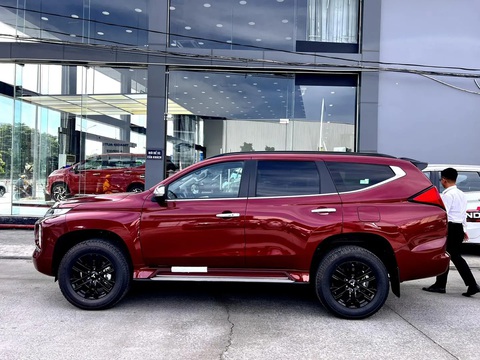 Mitsubishi Pajero Sport thêm bản mới tại Việt Nam: - Ảnh 7. Mitsubishi Pajero Sport thêm bản mới tại Việt Nam: - Ảnh 7.