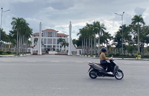 Nguyên chủ tịch, phó chủ tịch Quảng Nam bị cảnh cáo, trước từng bị kỷ luật ra sao?- Ảnh 1. Một loạt lãnh đạo, nguyên lãnh đạo tỉnh Quảng Nam bị kỷ luật. Trong ảnh là trụ sở UBND tỉnh Quảng Nam - Ảnh: LÊ TRUNG