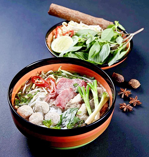 Phở - nỗi thương nhớ quê nhà - Ảnh 2. Phở bò tôi nấu hồi mở nhà hàng Việt ở Úc - Ảnh: KIẾN XÍU