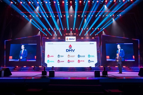 Trường ĐH Hùng Vương ra mắt logo mới - Khẳng định sự phát triển trong tương lai - Ảnh 3. Trường ĐH Hùng Vương ra mắt logo mới - Khẳng định sự phát triển trong tương lai - Ảnh 3.