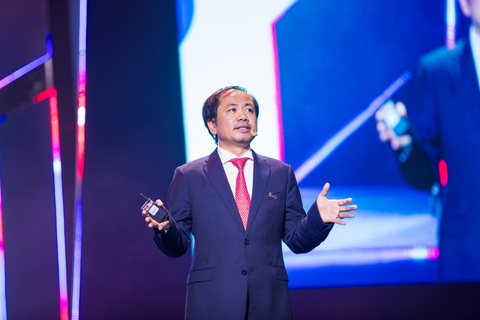 Trường ĐH Hùng Vương ra mắt logo mới - Khẳng định sự phát triển trong tương lai - Ảnh 4. TS. Trần Việt Anh - Phó Hiệu trưởng phụ trách chia sẻ về ý nghĩa logo mới của trường.