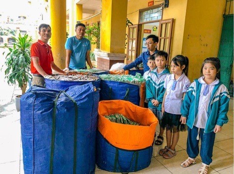 Tái sinh rác thải nhựa, cùng J&T Express ‘kiến tạo tương lai xanh’ - Ảnh 2. Tái sinh rác thải nhựa, cùng J&T Express ‘kiến tạo tương lai xanh’ - Ảnh 2.