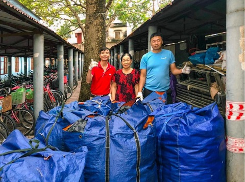 Tái sinh rác thải nhựa, cùng J&T Express ‘kiến tạo tương lai xanh’ - Ảnh 3. Tái sinh rác thải nhựa, cùng J&T Express ‘kiến tạo tương lai xanh’ - Ảnh 3.