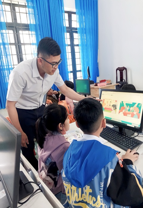 Danisa tiếp sức giáo viên vùng cao xoá rào cản công nghệ - Ảnh 2. Danisa tiếp sức giáo viên vùng cao xoá rào cản công nghệ - Ảnh 2.
