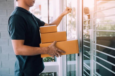 Công việc của nhân viên giao nhận hàng (phần 1)- Ảnh 2. Nhân viên giao nhận hàng hóa là ai? - Ảnh: Pexels.