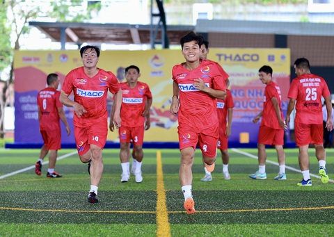 Sáng nay khai mạc Vòng chung kết Giải vô địch bóng đá công nhân toàn quốc 2023 - Ảnh 1. Các cầu thủ SAWACO tập luyện chuẩn bị cho vòng chung kết Giải vô địch bóng đá công nhân toàn quốc 2023 - Ảnh: QUANG ĐỊNH