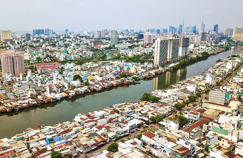 Nhà dân dọc kênh Đôi, quận 8, TP.HCM - Ảnh: Quang Định Nhà dân dọc kênh Đôi, quận 8, TP.HCM - Ảnh: Quang Định