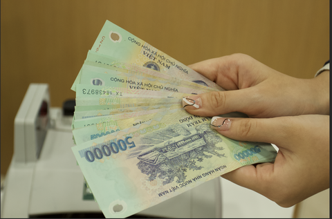 Nợ xấu tăng mạnh từ vay mua nhà, ô tô và bất động sản - Ảnh 1. Tỉ lệ nợ xấu mới hình thành của các ngân hàng được dự báo sẽ chậm lại, do khả năng trả nợ của khách hàng sẽ dần được cải thiện - Ảnh: CƯỜNG NGÔ