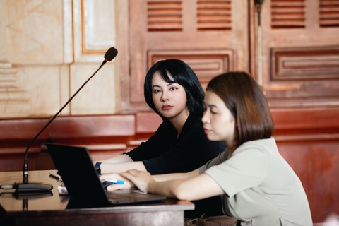 Cựu siêu mẫu Ngọc Thúy kháng cáo, yêu cầu chia 5 căn biệt thự tại dự án SeaLinks - Ảnh 1. Bà Phạm Thị Ngọc Thúy tại tòa - Ảnh: NVCC