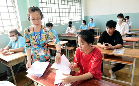 Thí sinh dự thi tốt nghiệp THPT 2023 tại điểm thi THPT Ernst Thalmann (Q.1, TP.HCM) - Ảnh: DUYÊN PHAN Thí sinh dự thi tốt nghiệp THPT 2023 tại điểm thi THPT Ernst Thalmann (Q.1, TP.HCM) - Ảnh: DUYÊN PHAN