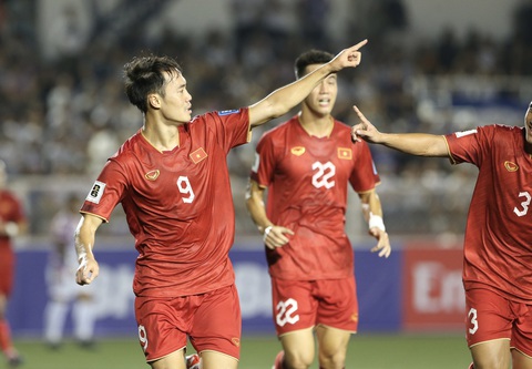 Vòng loại thứ 2 World Cup 2026: Việt Nam thắng Philippines 2-0 - Ảnh 1. Văn Toàn mở tỉ số cho tuyển Việt Nam - Ảnh: HỮU TẤN