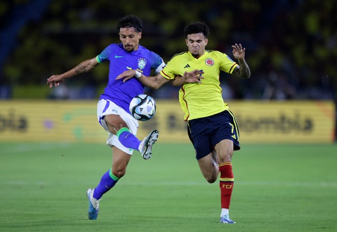 Brazil và Argentina cùng thua ở vòng loại World Cup 2026 - Ảnh 3. Luiz Diaz (phải) tỏa sáng trong trận Colombia thắng Brazil - Ảnh: REUTERS