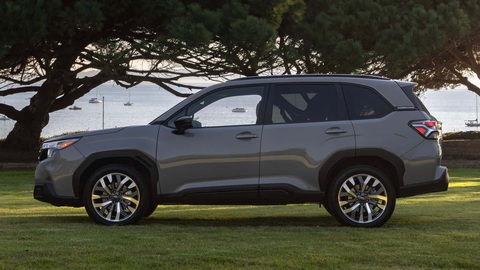 Subaru Forester 2025: Bổ sung bản hybrid đáng chờ, thiết kế gây tranh cãi - Ảnh 3. Kích thước xe chưa được làm rõ, nhưng khả năng chỉ thay đổi nhẹ rất cao khi khung gầm không đổi - Ảnh: Subaru