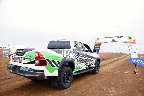 Toyota Hilux hybrid đua thử sức bền chờ ngày ra mắt- Ảnh 2. Bản hybrid của Hilux giúp giảm nhẹ tiêu thụ nhiên liệu và không có mục đích nào khác - Ảnh: Toyota
