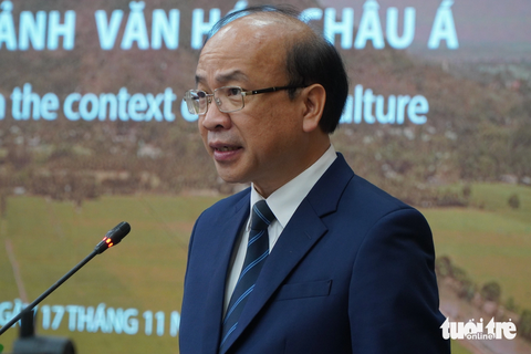 Thêm nhiều tư liệu khoa học mới về khu di tích Óc Eo - Ba Thê - Ảnh 1. Ông Phan Chí Hiếu - chủ tịch Viện hàn lâm Khoa học xã hội Việt Nam - đánh giá cao nhiều tư liệu khoa học mới về khu di tích Óc Eo - Ba Thê