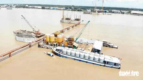 Phần chính dự án cầu Rạch Miễu 2 vượt tiến độ 2 tháng - Ảnh 1. Trên công trường cầu Rạch Miễu 2 - Ảnh: MẬU TRƯỜNG