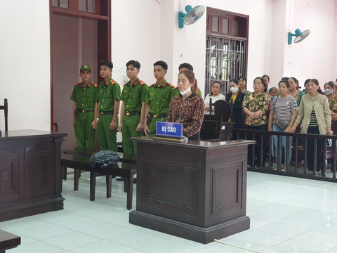 Chiếm đoạt gần 6 tỉ, chủ hụi lãnh án 18 năm tù - Ảnh 1. Chủ hụi Đào Thị Bé Trí bị tuyên phạt 18 năm tù - Ảnh: HUY PHÁCH
