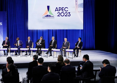 Chủ tịch nước kêu gọi APEC bảo vệ trái đất, vì thế hệ tương lai - Ảnh 7. Chủ tịch nước Võ Văn Thưởng tại đối thoại giữa các nhà lãnh đạo kinh tế APEC với ABAC - Ảnh: TUẤN ANH