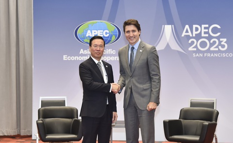 Chủ tịch nước kêu gọi APEC bảo vệ trái đất, vì thế hệ tương lai - Ảnh 4. Chủ tịch nước Võ Văn Thưởng gặp Thủ tướng Canada Justin Trudeau - Ảnh: TUẤN ANH