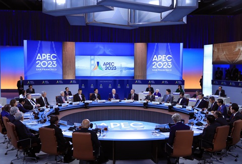 Chủ tịch nước kêu gọi APEC bảo vệ trái đất, vì thế hệ tương lai - Ảnh 3. Toàn cảnh cuộc đối thoại của các lãnh đạo kinh tế APEC với khách mời - Ảnh: TUẤN ANH