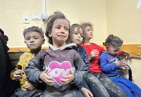 Các em nhỏ Palestine bị thương trong các đợt tấn công của Israel nhằm vào thành phố Gaza đang chờ được điều trị tại một bệnh viện của Indonesia ở vùng Jabalia, phía bắc Dải Gaza - Ảnh: Anadolu Các em nhỏ Palestine bị thương trong các đợt tấn công của Israel nhằm vào thành phố Gaza đang chờ được điều trị tại một bệnh viện của Indonesia ở vùng Jabalia, phía bắc Dải Gaza - Ảnh: Anadolu