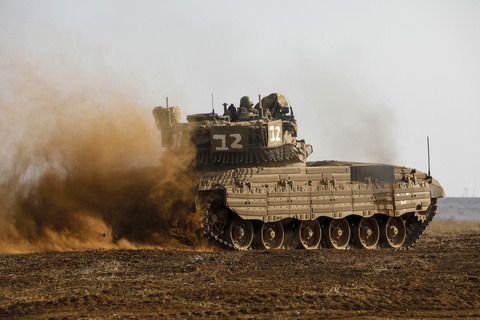 Xe tăng Israel tập trận tại Cao nguyên Golan hôm 15-11 - Ảnh: AFP Xe tăng Israel tập trận tại cao nguyên Golan hôm 15-11 - Ảnh: AFP