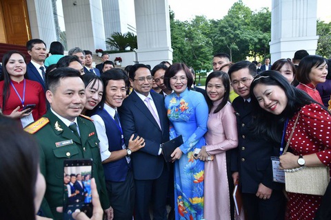 Thủ tướng Phạm Minh Chính gặp mặt đại diện các nhà giáo tiêu biểu - Ảnh 1. Thủ tướng Phạm Minh Chính gặp mặt, động viên các nhà giáo nhân kỷ niệm Ngày Nhà giáo Việt Nam 20-11 - Ảnh: VGP