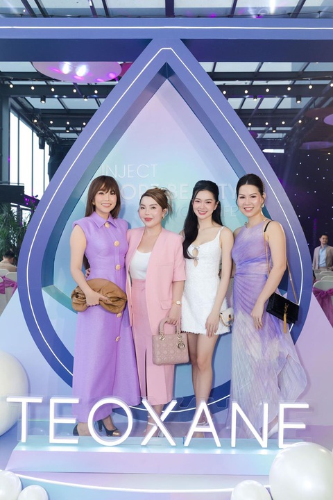 Nhiều chuyên gia, người nổi tiếng quy tụ tại tiệc kỷ niệm 20 năm thành lập Teoxane - Ảnh 2. Beauty influencer Trinh Meow và Yên Đan hào hứng "check-in" tại sự kiện
