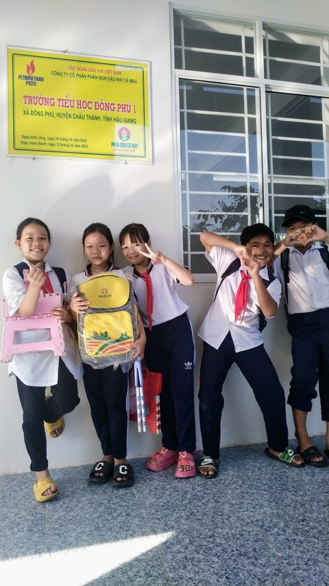 PVCFC lần thứ 2 nhận tuyên dương doanh nghiệp vì cộng đồng - Ảnh 4. PVCFC lần thứ 2 nhận tuyên dương doanh nghiệp vì cộng đồng - Ảnh 4.