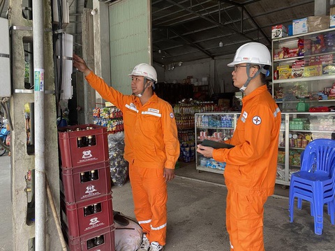 Sản lượng điện thương phẩm EVNNPC tăng, đạt 83,79% kế hoạch năm - Ảnh 3. Sản lượng điện thương phẩm EVNNPC tăng, đạt 83,79% kế hoạch năm - Ảnh 3.