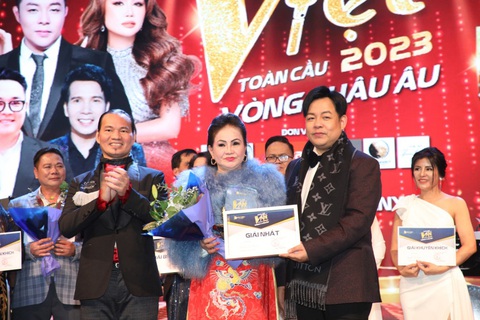 Thụy Vũ (AC&M) bất ngờ đi thi và đạt giải nhất 'Tiếng hát Việt toàn cầu' - Ảnh 1. Ca sĩ Thụy Vũ chiến thắng cuộc thi hát Tiếng hát Việt toàn cầu 2023