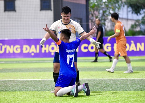 Nghệ An, Hải Phòng thắng kịch tính ở lượt trận thứ 2 - Ảnh 6. Quảng Nam ăn mừng chiến thắng - Ảnh: QUANG ĐỊNH